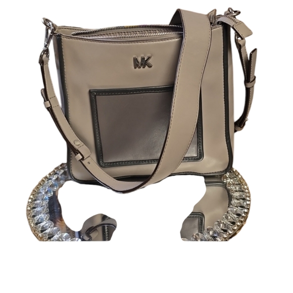Michael Kors Handbags - Euc:Michael kors crossbody